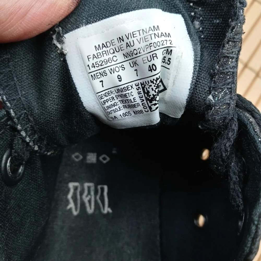 Converse All Stars black leather high tops fashion sneakers. Men's 7. Wo…
